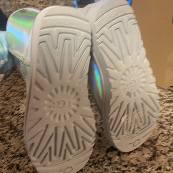 Classic Short Iridescent Ugg Boot - Size 6 - New in Box ($178.00) - Picture 10 of 11